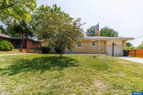 2321 Saint Thomas Dr, Lincoln, NE 68502