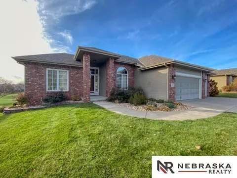 216 Allison Ave, Papillion, NE 68133