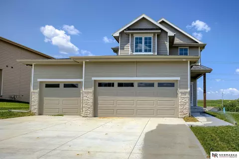 12240 S 111th Ave, Papillion, NE 68046