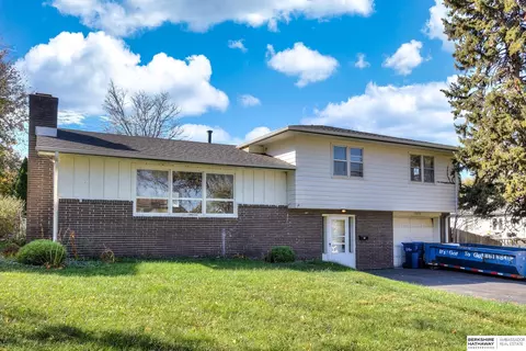 1002 Saint Andrews Rd, Bellevue, NE 68005
