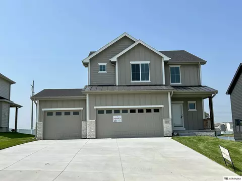 12114 S 111th Ave, Papillion, NE 68046
