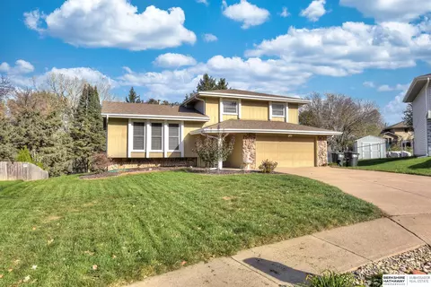 15718 Hascall Cir, Omaha, NE 68130
