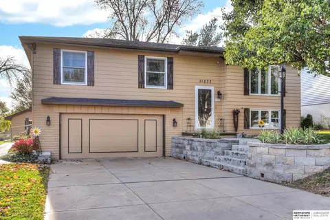 11233 Erskine St, Omaha, NE 68164