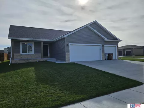 817 W Amora Dr, Lincoln, NE 68523