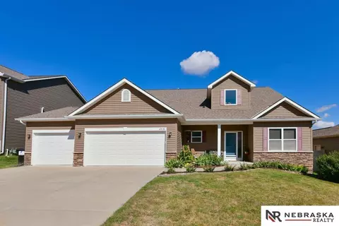 4508 Edgerton Dr, Papillion, NE 68133