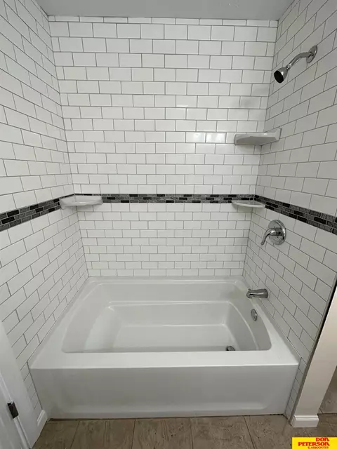 Bath - 200 Diamond St, Lyons, NE 68038 photo 3 of 4