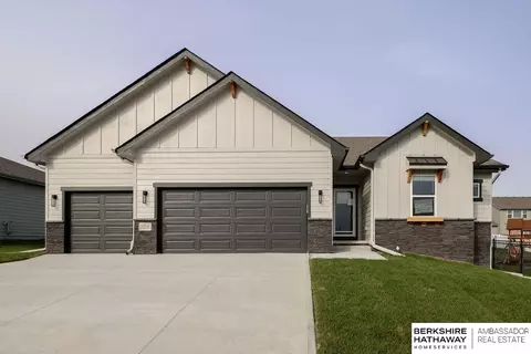 10856 Freeboard Dr, Papillion, NE 68046