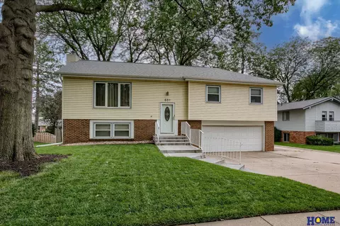 601 Redwood Dr, Lincoln, NE 68510
