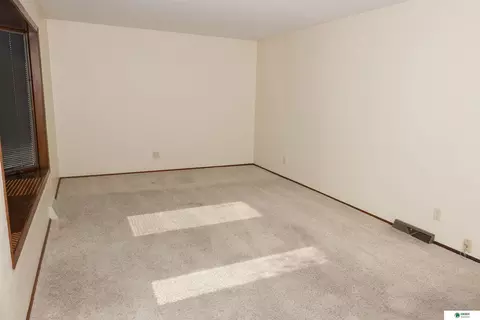 919 E 4th St, York, NE 68467 photo 4