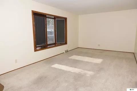 919 E 4th St, York, NE 68467 photo 5