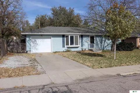 919 E 4th St, York, NE 68467 photo 2