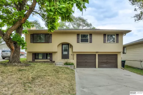13026 Browne Cir, Omaha, NE 68164