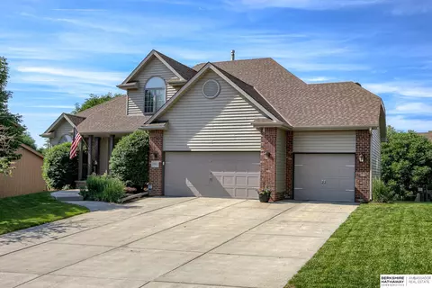 17811 Shadow Ridge Dr, Omaha, NE 68130