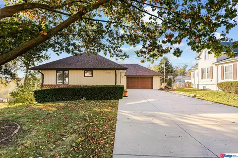 4515 R St, Omaha, NE 68117