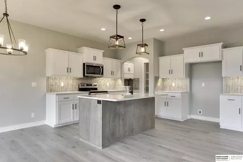 15452 Ogden Cir, Omaha, NE 68116