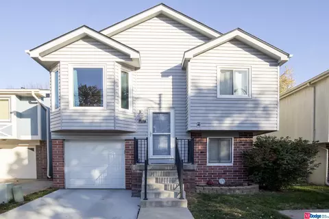 6107 S 77th St, Ralston, NE 68127