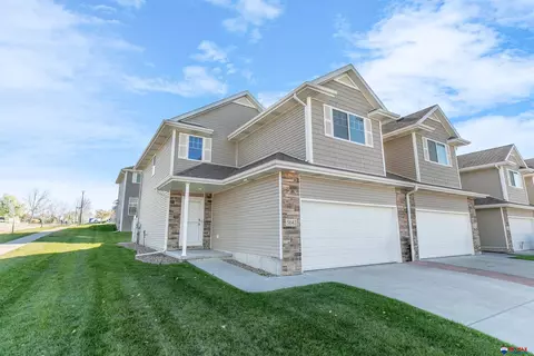 5643 Shailee Ct, Lincoln, NE 68516
