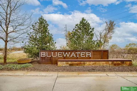29120 Laurel Cir, Valley, NE 68064