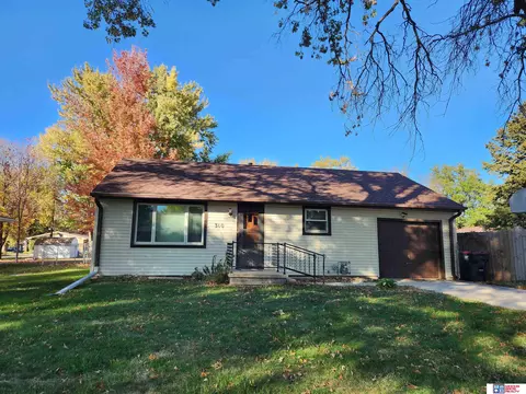 310 Granville Ave, Beatrice, NE 68310