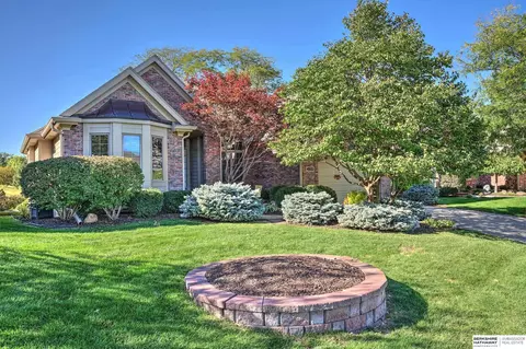 21234 Arbor Ct, Omaha, NE 68022