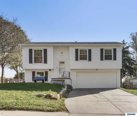 6307 Newport Ave, Omaha, NE 68152