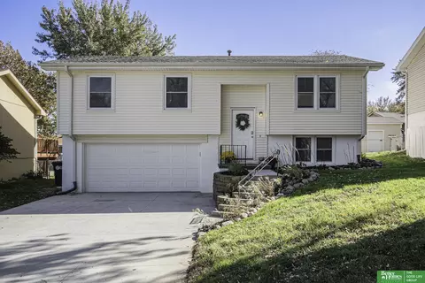 12723 Larimore Ave, Omaha, NE 68164