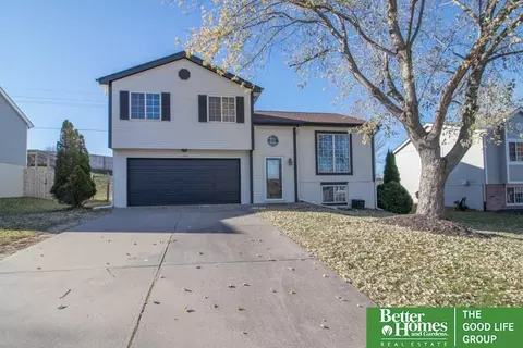 1203 Devon Dr, Papillion, NE 68046