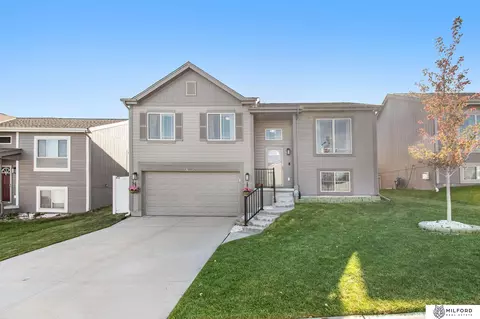 9205 Craig St, Omaha, NE 68122