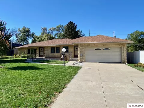 621 S Cotner Blvd, Lincoln, NE 68510