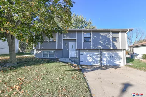 5241 Rosebriar Ct, Lincoln, NE 68516