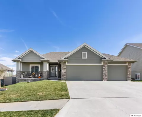 12213 Quail Dr, Bellevue, NE 68123