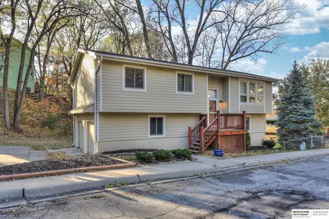 608 Laurel Dr, Bellevue, NE 68005