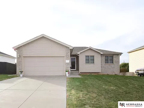 245 Orchard Pl, Hickman, NE 68372
