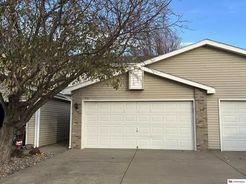 516 NW 17th Street Cir, Lincoln, NE 68528