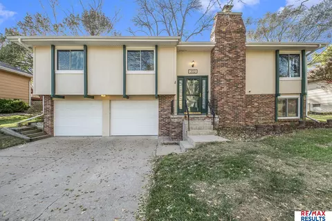 202 Merwood St, Bellevue, NE 68005