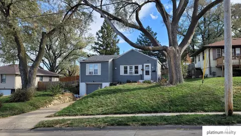 6417 N 39th St, Omaha, NE 68111