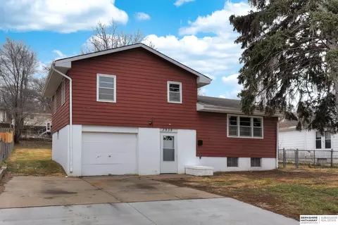 3939 N 56 St, Omaha, NE 68104