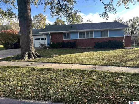 6641 S Bermuda Dr, Lincoln, NE 68506