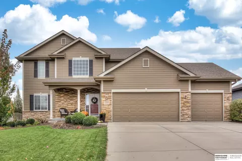17119 Emmet St, Omaha, NE 68116