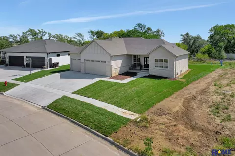 1503 E 8th St, Hickman, NE 68372 photo 3