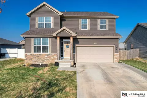 1040 Geranium Dr, Lincoln, NE 68521