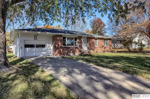 1714 Washington St, Beatrice, NE 68310 photo 2