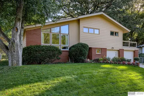 7757 Park Ln, Ralston, NE 68127