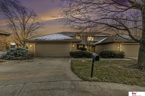 10206 Fieldcrest Dr, Omaha, NE 68114