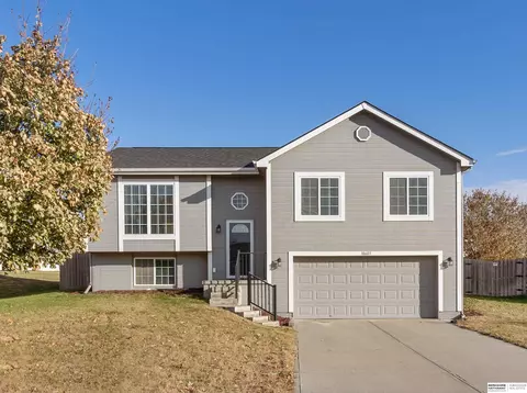 10605 S 27th St, Bellevue, NE 68123