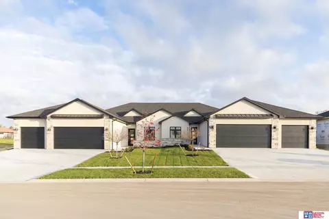 9600 Hillcrest Trl, Lincoln, NE 68520