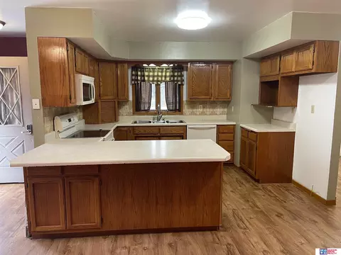 111 E 10th St, Stromsburg, NE 68666 photo 2
