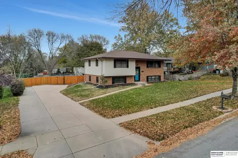 8030 Trendwood Dr, Lincoln, NE 68506
