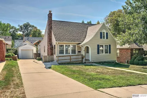 5807 Poppleton Ave, Omaha, NE 68106