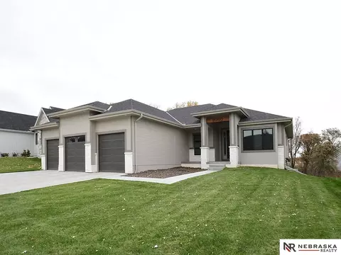 20610 Hartman Ave, Elkhorn, NE 68022